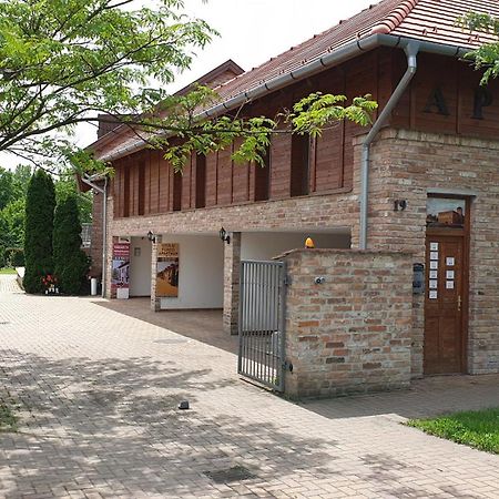 Gyulai Fuerdoe Apartman Exterior photo