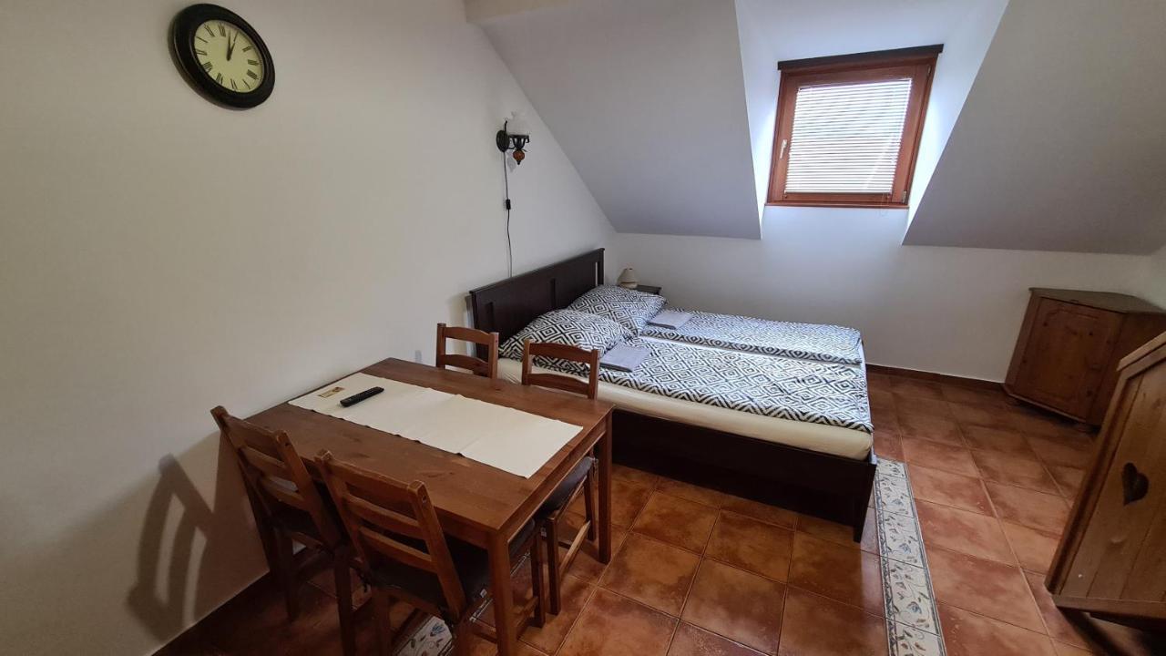 Gyulai Fuerdoe Apartman Exterior photo
