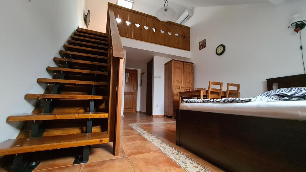 Gyulai Fuerdoe Apartman Exterior photo