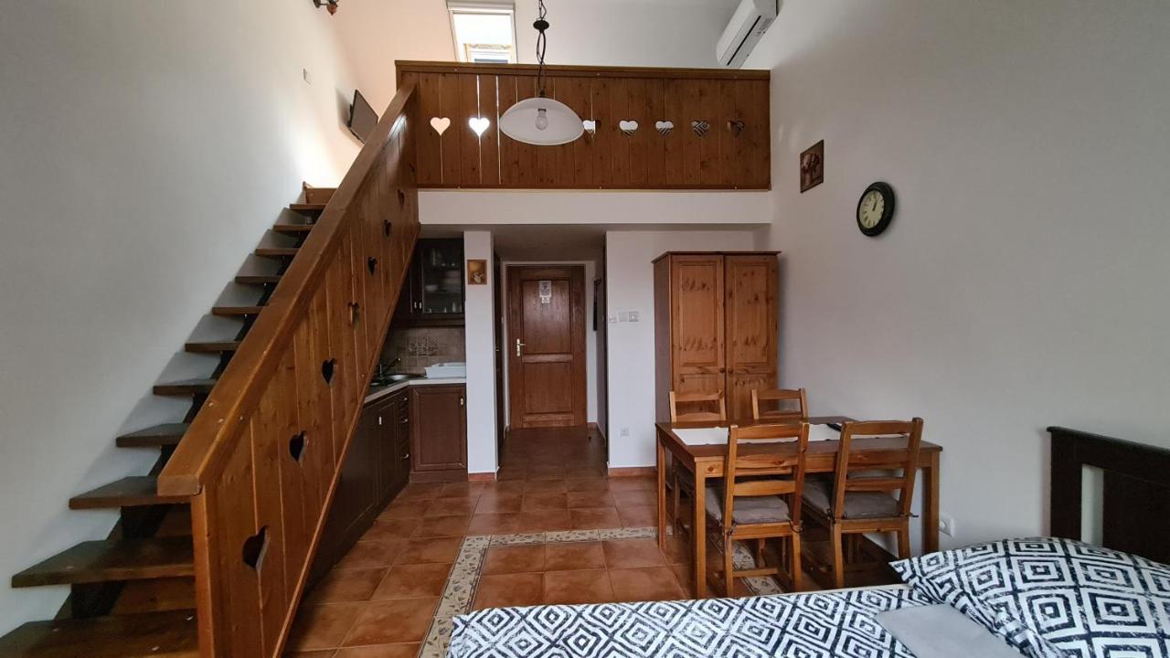 Gyulai Fuerdoe Apartman Exterior photo