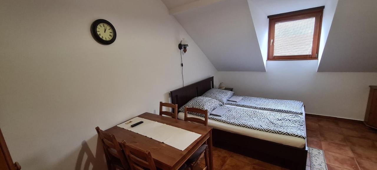 Gyulai Fuerdoe Apartman Exterior photo