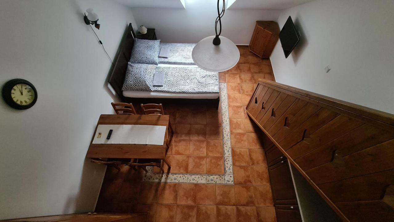 Gyulai Fuerdoe Apartman Exterior photo