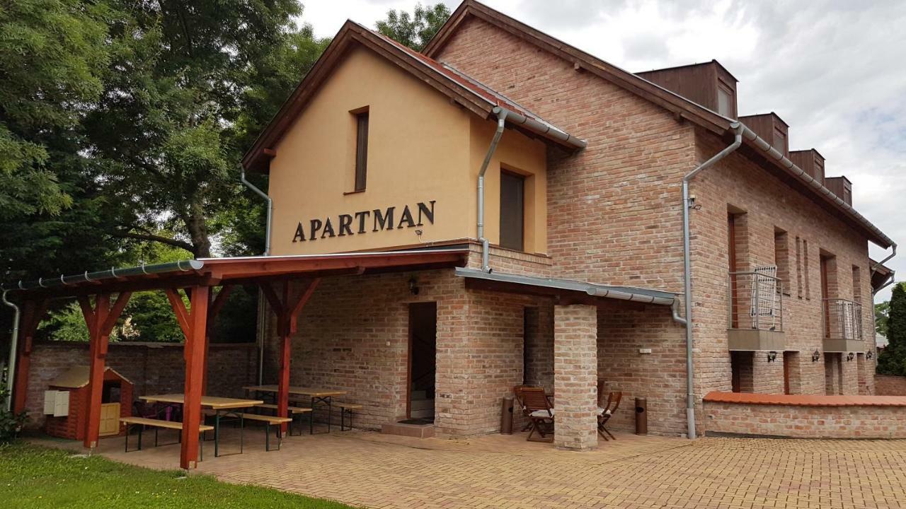 Gyulai Fuerdoe Apartman Exterior photo