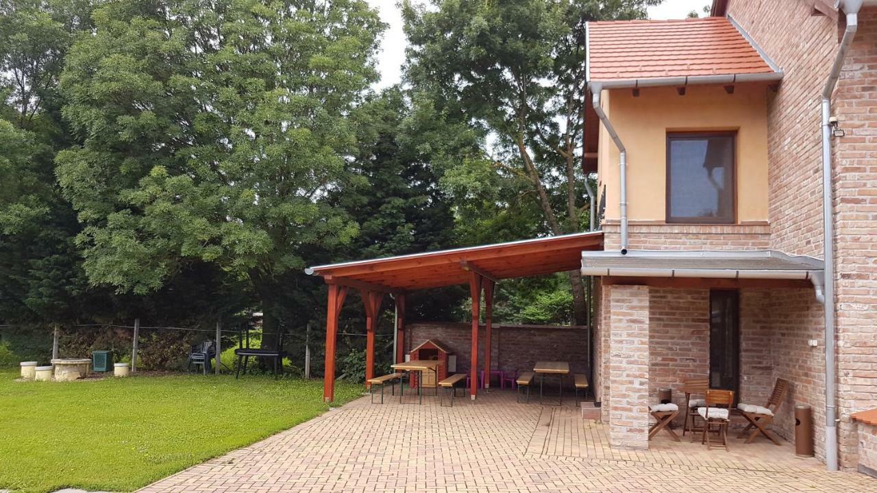 Gyulai Fuerdoe Apartman Exterior photo