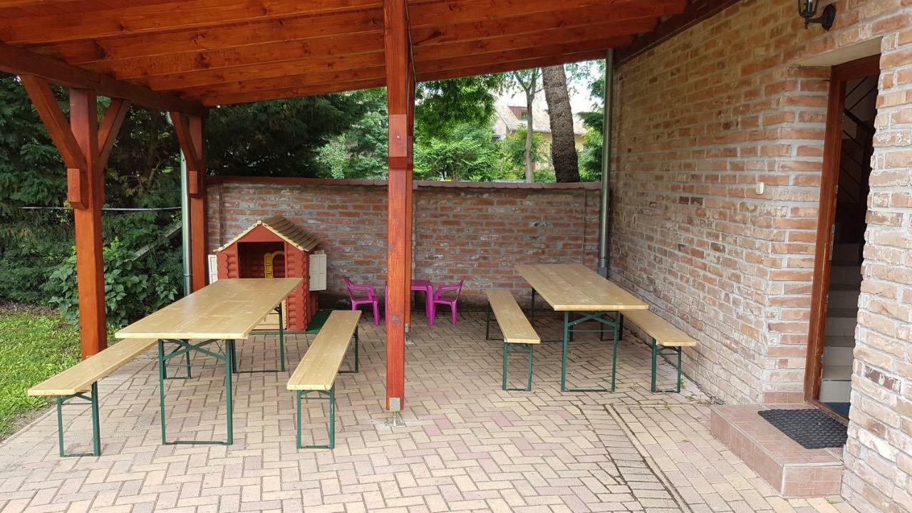 Gyulai Fuerdoe Apartman Exterior photo